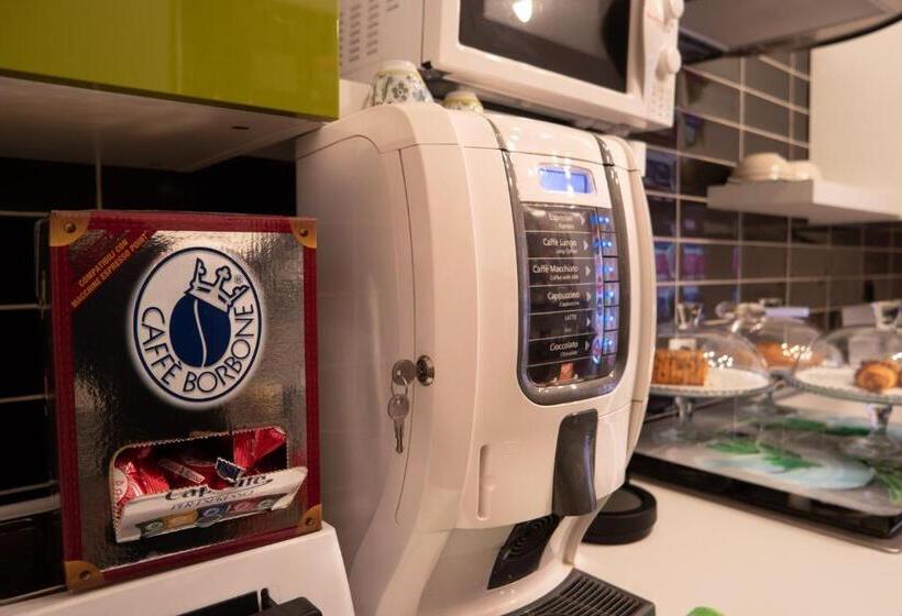 هتل Forever Rooms