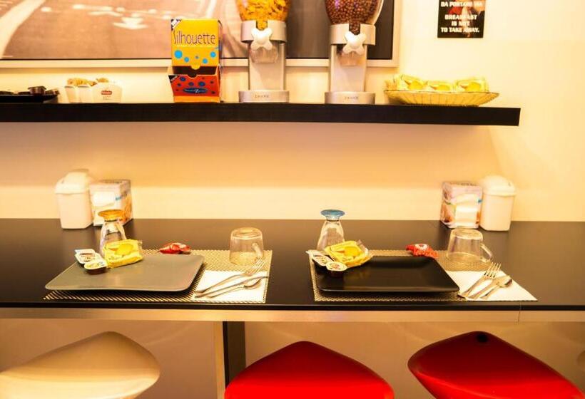 هتل Forever Rooms