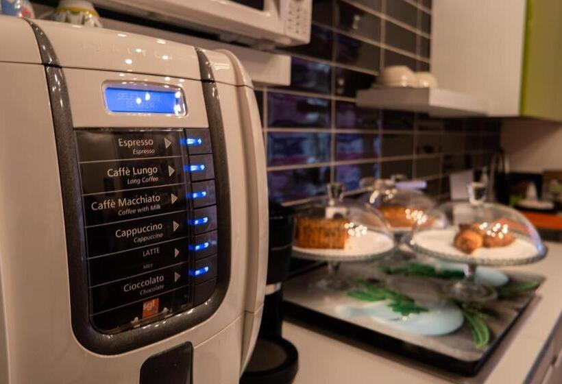 هتل Forever Rooms