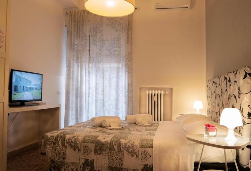 هتل Forever Rooms