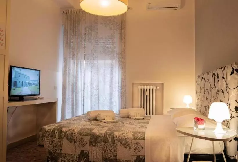 هتل Forever Rooms