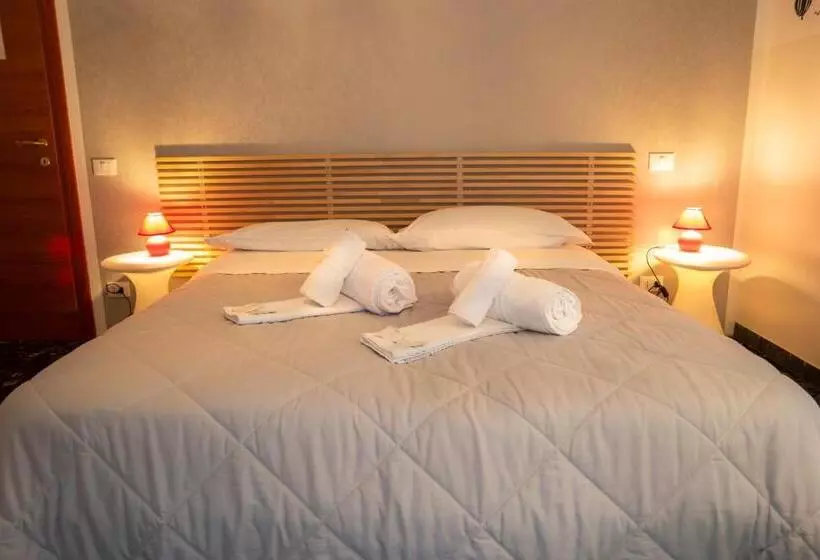 هتل Forever Rooms