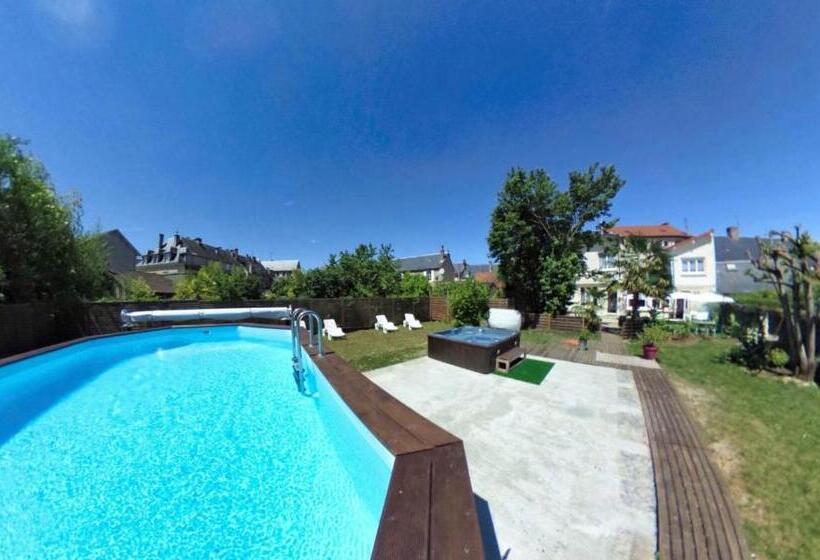 ホテル Hôtel Le P'tit Monde