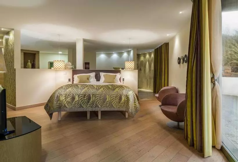Hotel Scarlet