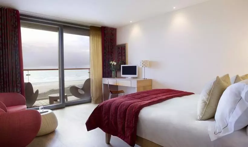 Hotel Scarlet