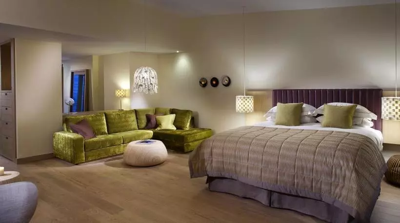 Hotel Scarlet