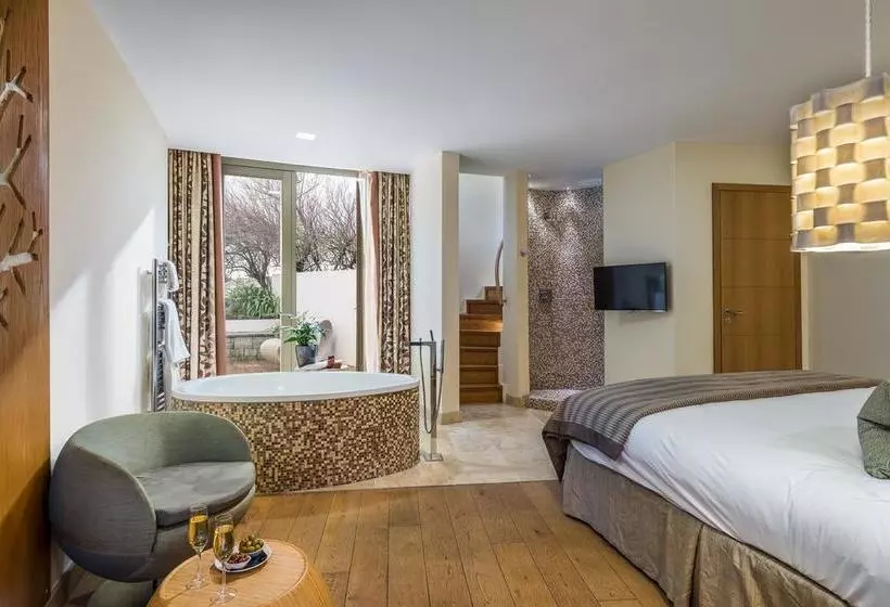Hotel Scarlet