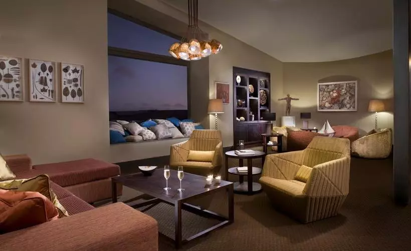 Hotel Scarlet