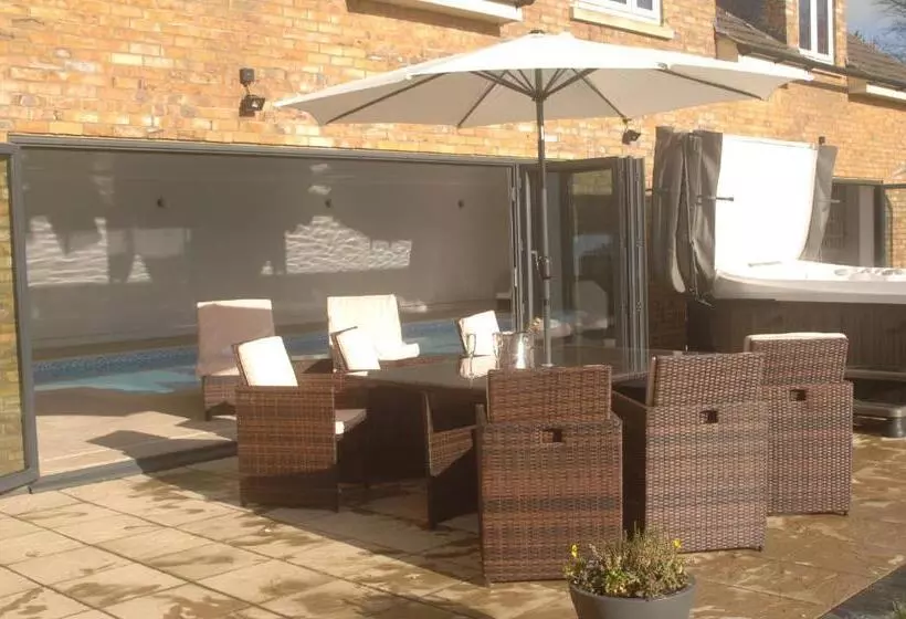 Hotelli Woodhouse Farm Lodge