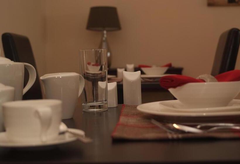 Отель Woodhouse Farm Lodge