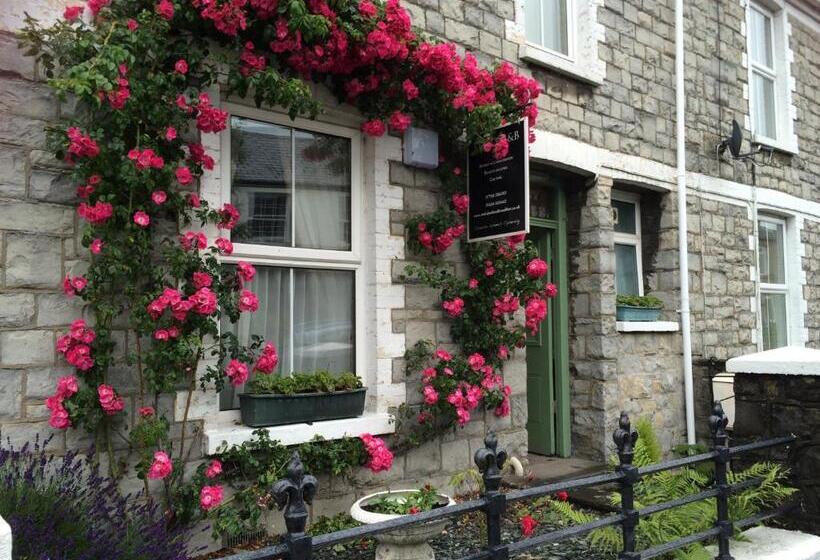 مبيت وإفطار Mair S