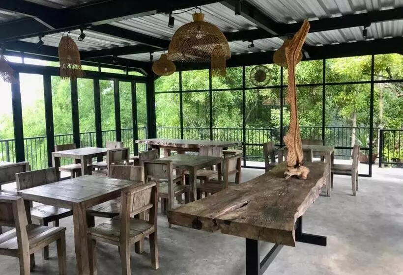 Retkeilymaja Kraras Munduk Guest House & Donbiyu Rendezvous Restaurant