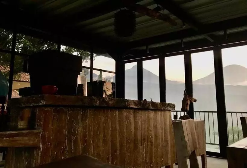 Retkeilymaja Kraras Munduk Guest House & Donbiyu Rendezvous Restaurant