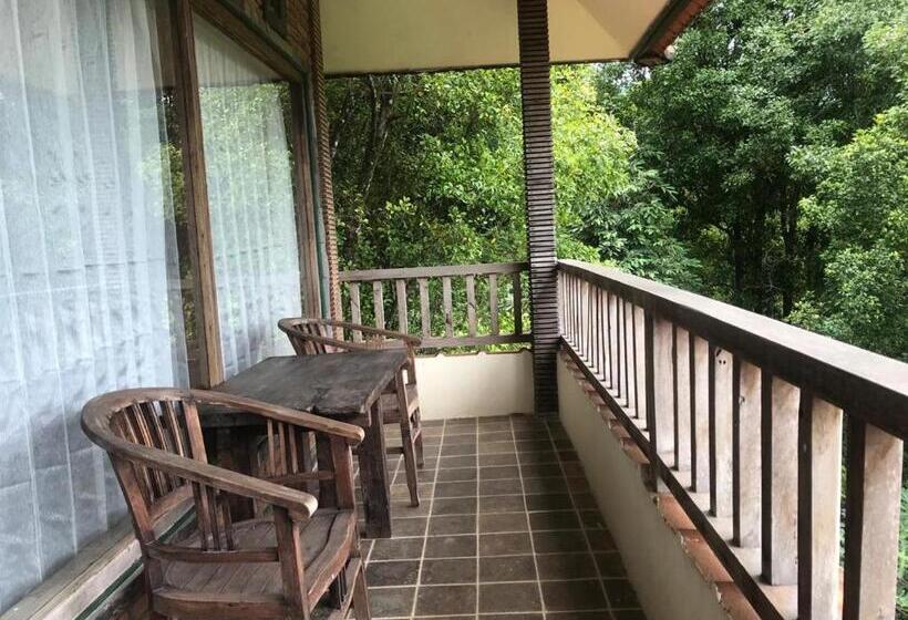 ユースホステル Kraras Munduk Guest House & Donbiyu Rendezvous Restaurant