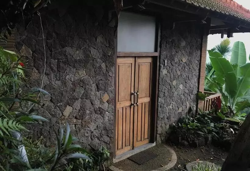 Retkeilymaja Kraras Munduk Guest House & Donbiyu Rendezvous Restaurant