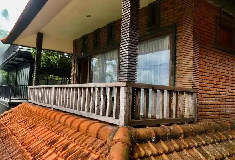 Retkeilymaja Kraras Munduk Guest House & Donbiyu Rendezvous Restaurant