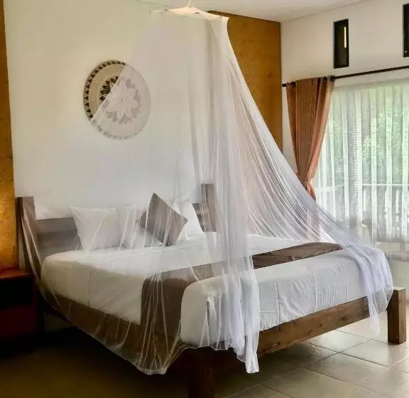 Retkeilymaja Kraras Munduk Guest House & Donbiyu Rendezvous Restaurant