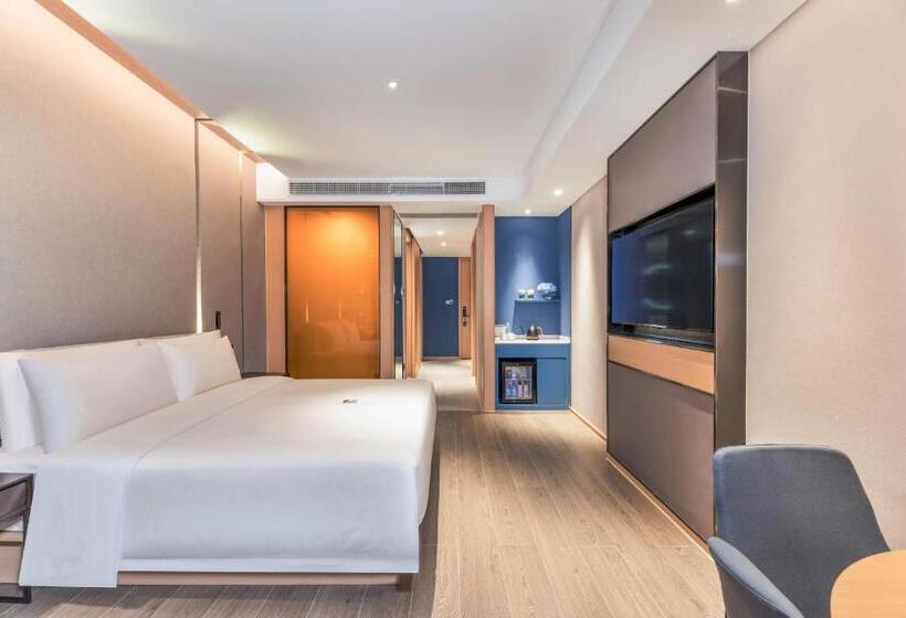 Atour Hotel Zhijiang Bridge