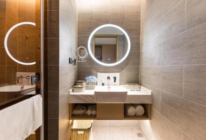 Atour Hotel Zhijiang Bridge