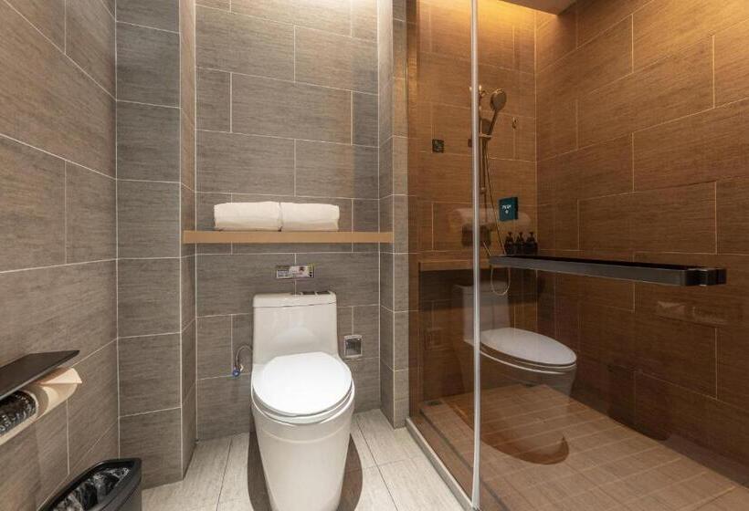 Atour Hotel Zhijiang Bridge