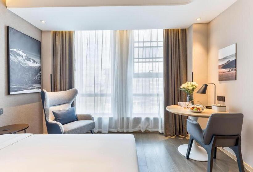 Atour Hotel Zhijiang Bridge