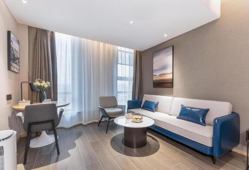 Atour Hotel Zhijiang Bridge