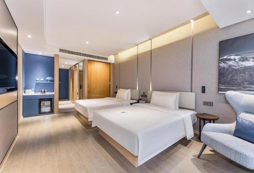 Atour Hotel Zhijiang Bridge