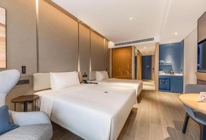 Atour Hotel Zhijiang Bridge