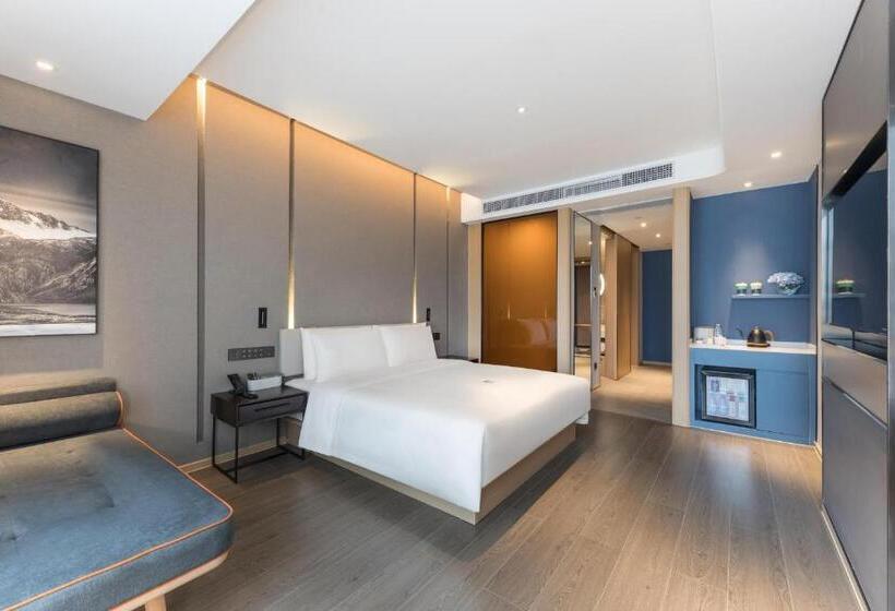 Atour Hotel Zhijiang Bridge