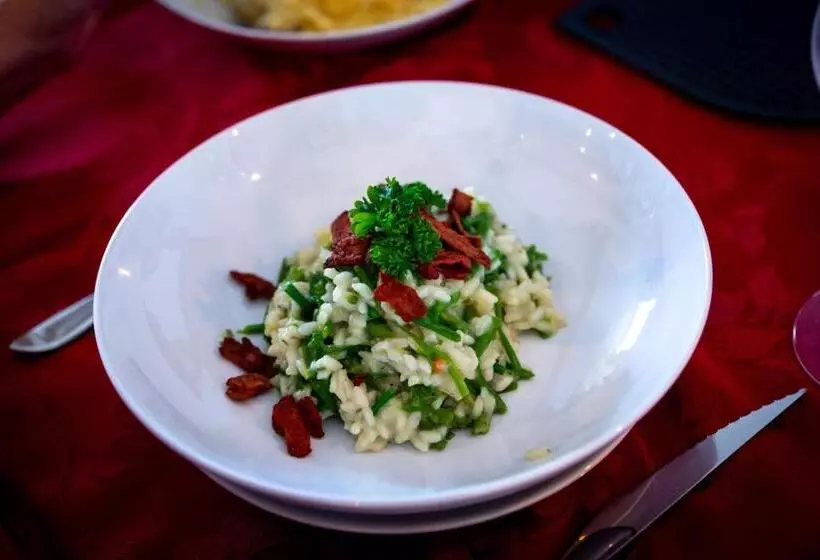 Aamiaismajoitus (B&B) Auberg Inn