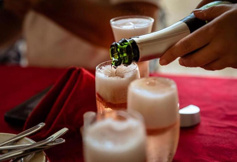 住宿加早餐  Auberg Inn