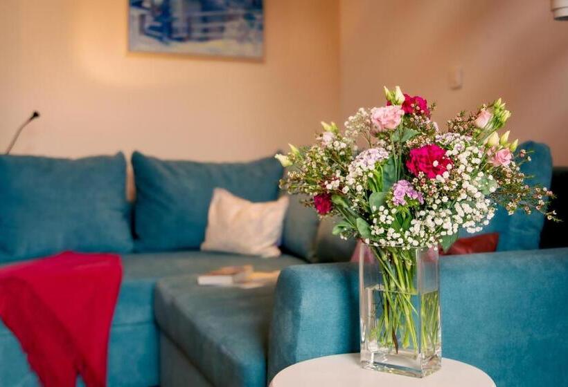 住宿加早餐  Auberg Inn