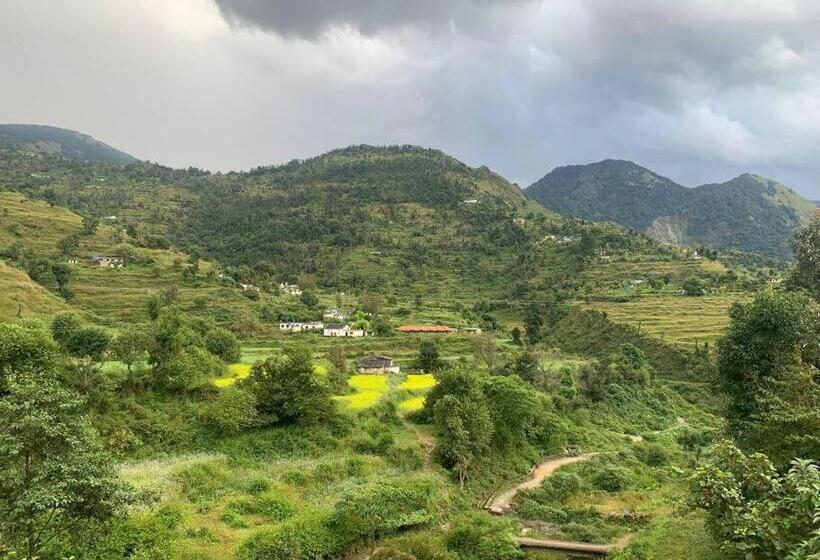 Nocleg ze śniadaniem Hidden Earthen Home With An Suv Car As Entrance