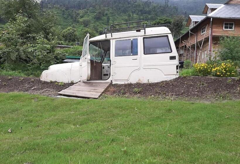 Nocleg ze śniadaniem Hidden Earthen Home With An Suv Car As Entrance