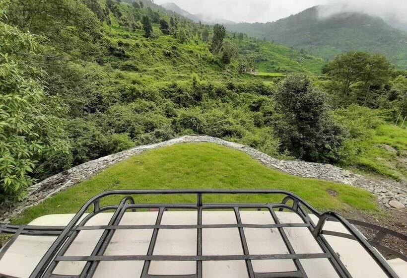 Nocleg ze śniadaniem Hidden Earthen Home With An Suv Car As Entrance