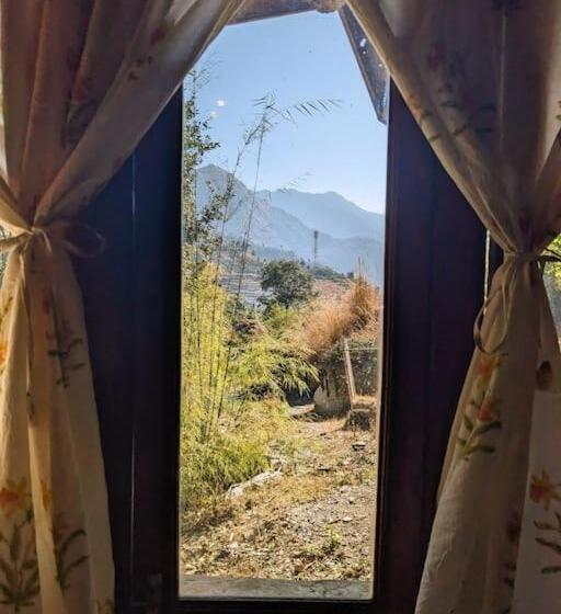 Nocleg ze śniadaniem Hidden Earthen Home With An Suv Car As Entrance