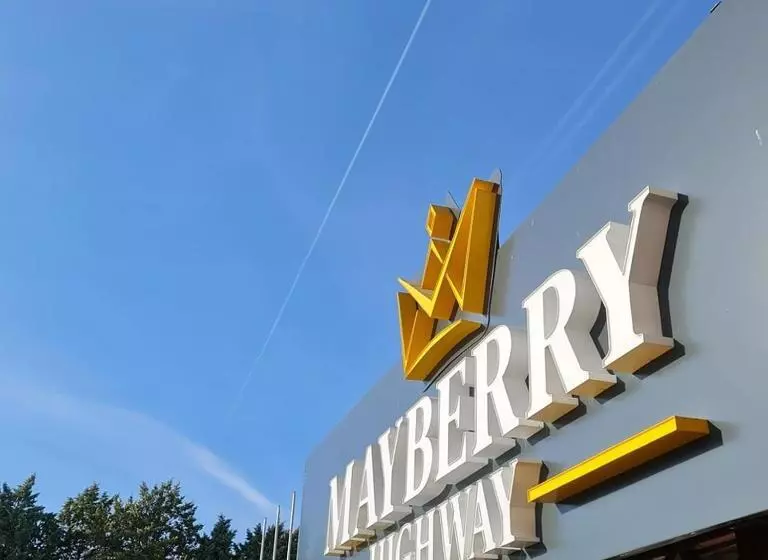 هتل Mayberry Highway   Apartmani Medijapark