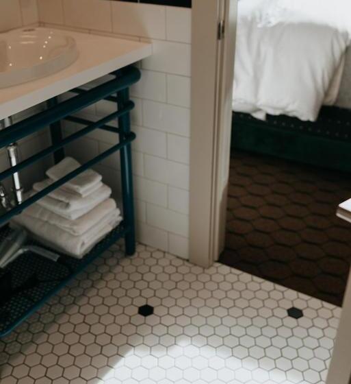 בית מלון כפרי The Grove