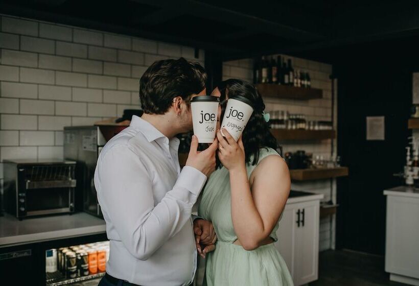 בית מלון כפרי The Grove