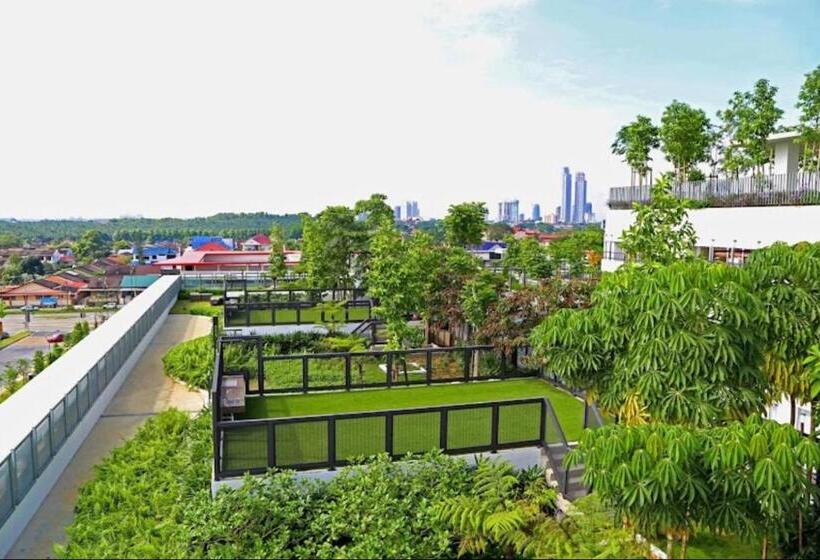 Midvalley Southkey Mosaic 6 9pax Netflix Smarttv70inch