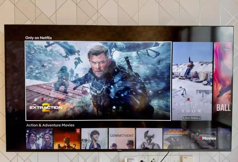 Midvalley Southkey Mosaic 6 9pax Netflix Smarttv70inch