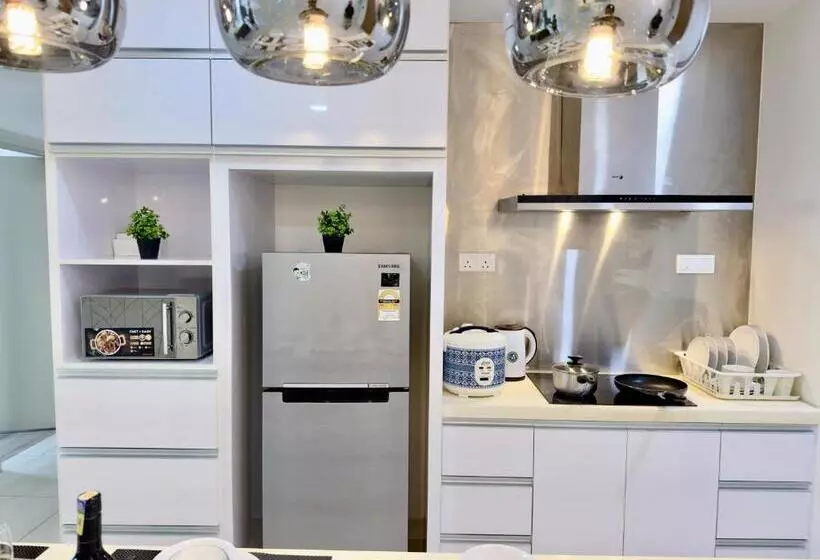 Midvalley Southkey Mosaic 6 9pax Netflix Smarttv70inch