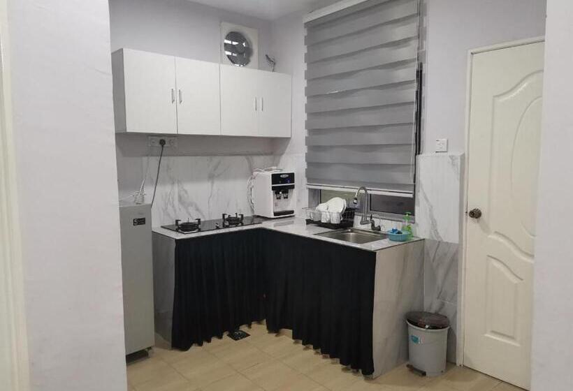 פנסיון D Landai Budget Room Family