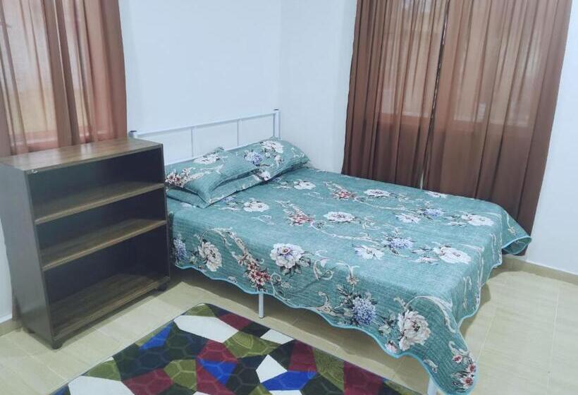 פנסיון D Landai Budget Room Family