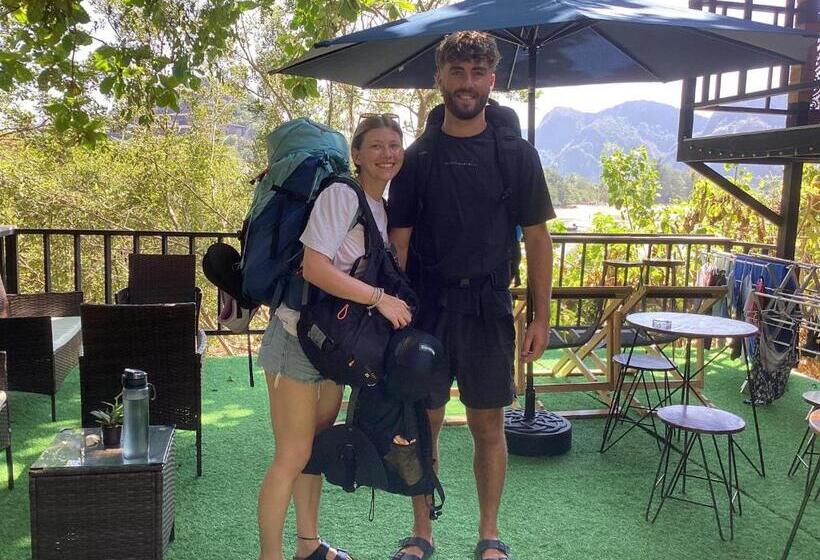 Sweed Dee Seaview Hostel