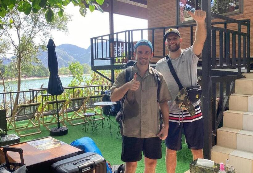 Sweed Dee Seaview Hostel