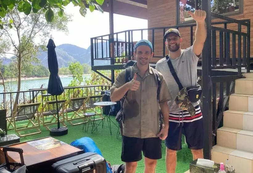 Sweed Dee Seaview Hostel