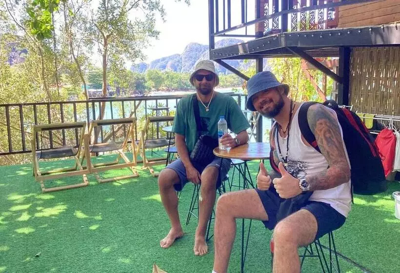 Sweed Dee Seaview Hostel