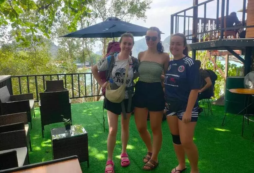 Sweed Dee Seaview Hostel