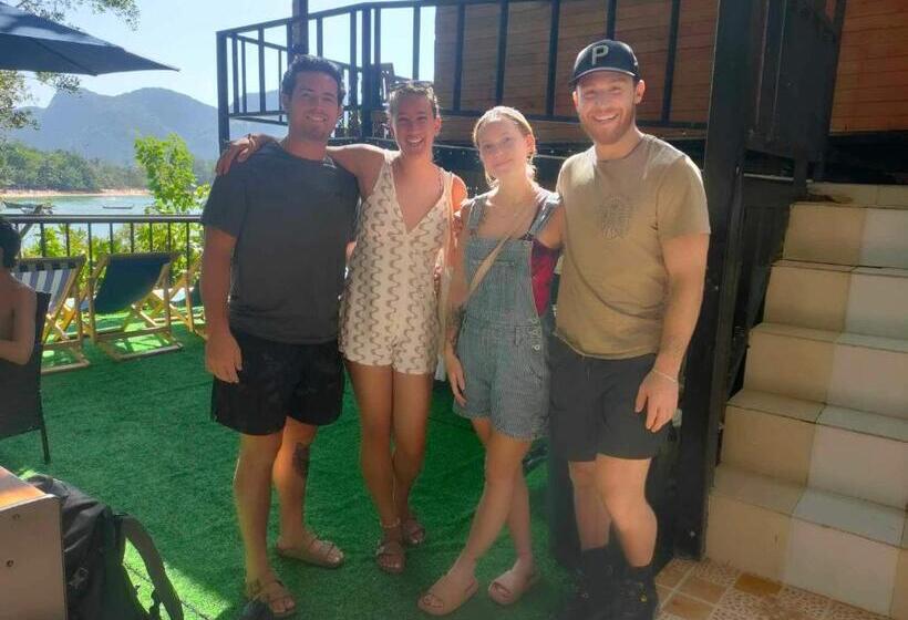 Sweed Dee Seaview Hostel